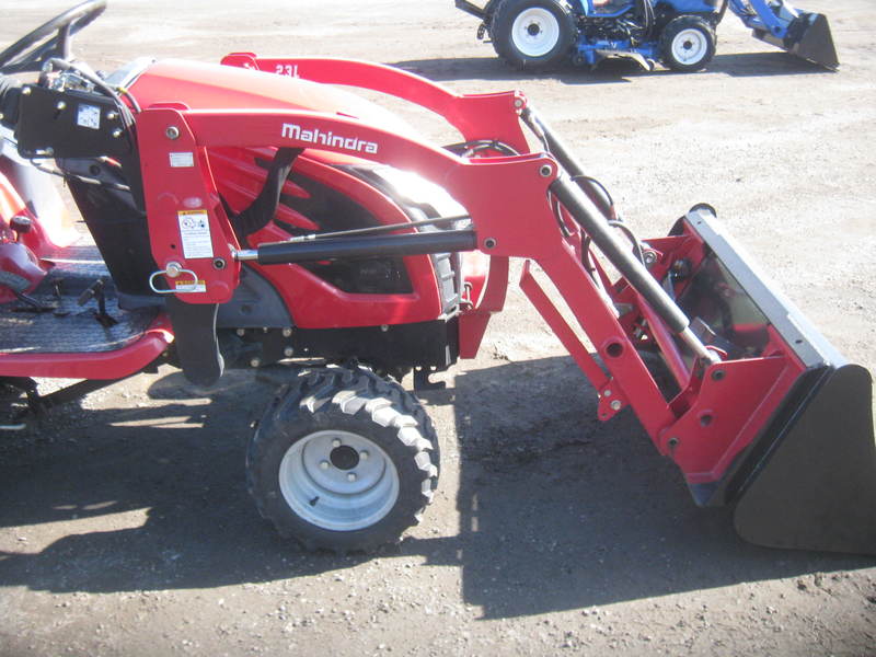 Tractors - Compact  Mahindra Emax 20S Tractor Photo